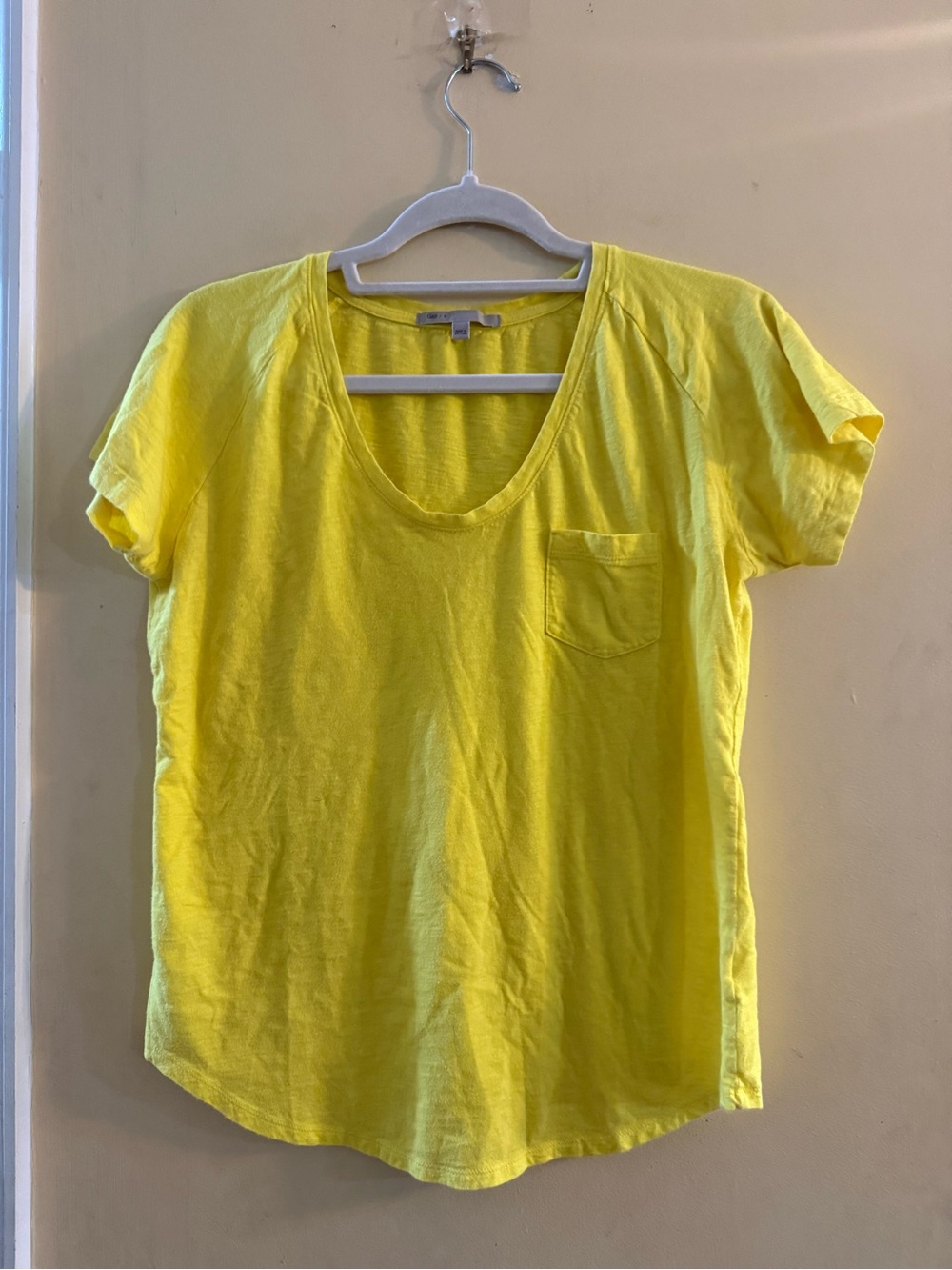 GAP Women's Bright Yellow Scoop Neck Pocket Tee, M